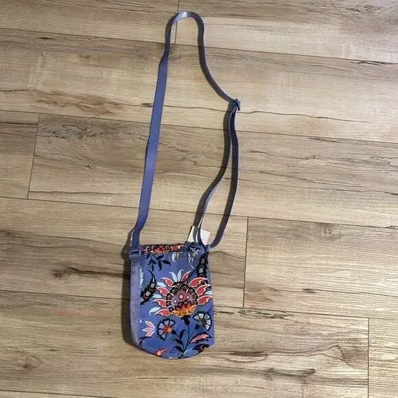 NWT Vera Bradley Lighten Up Water Bottle Crossbody - Picture 4 of 4